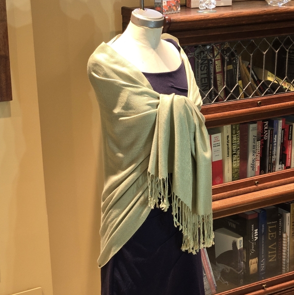 Pistachio Green Cashmere & Silk Blend Scarf/Shawl/Wrap - Picture 1 of 12